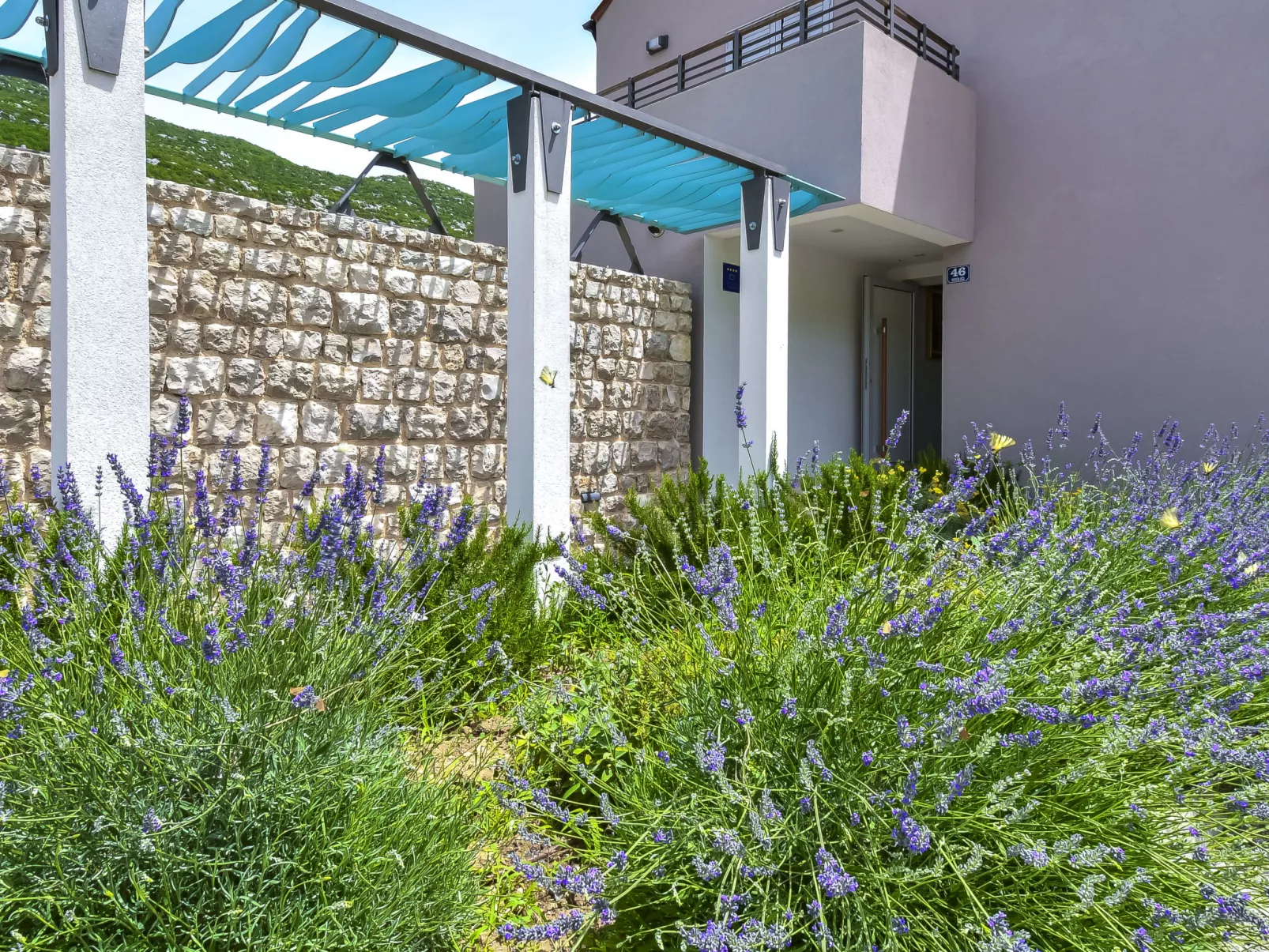 Villa Jure-Outside
