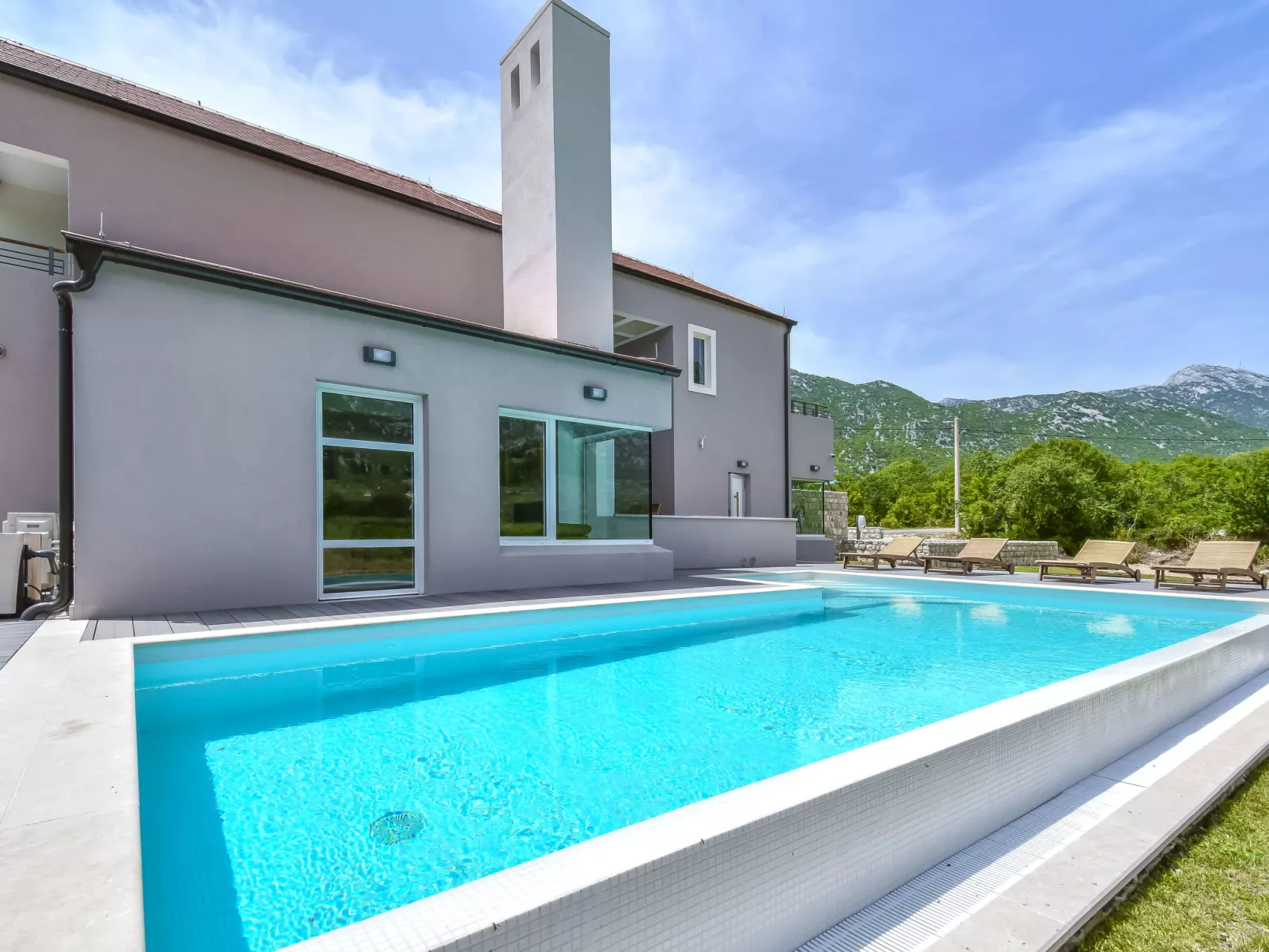 Villa Jure-Outside