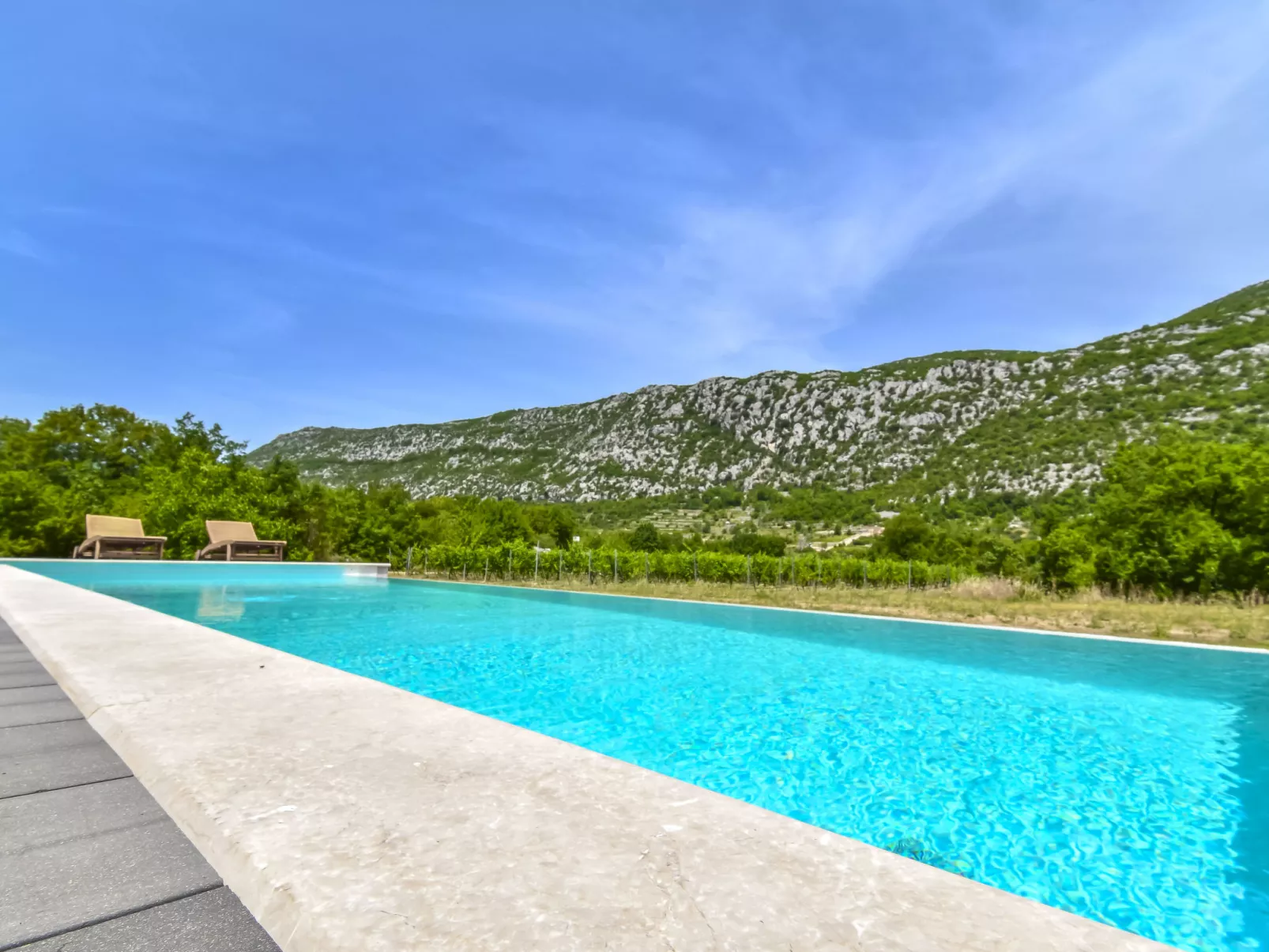 Villa Jure-Outside