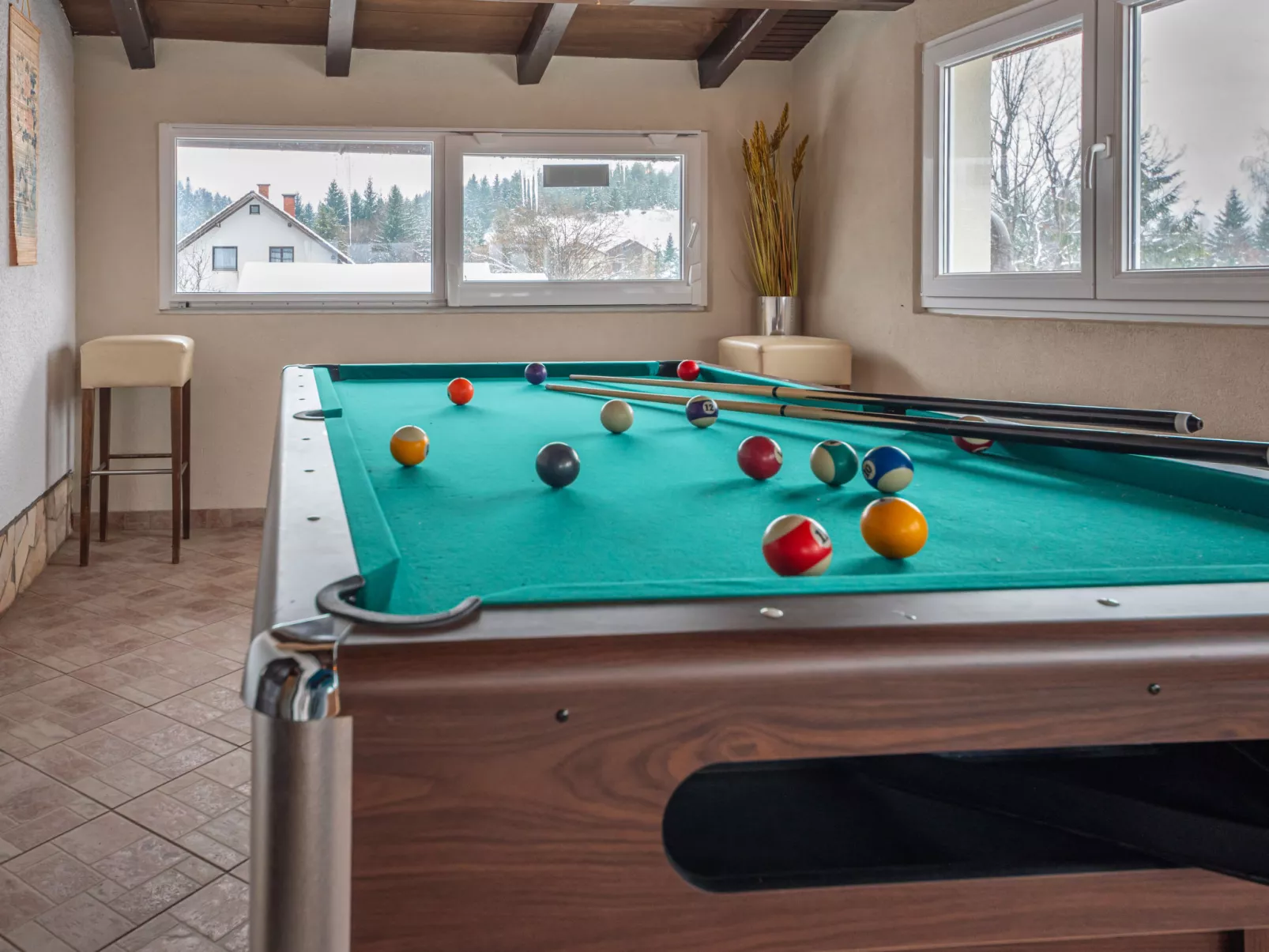 Relax & Play-Inside