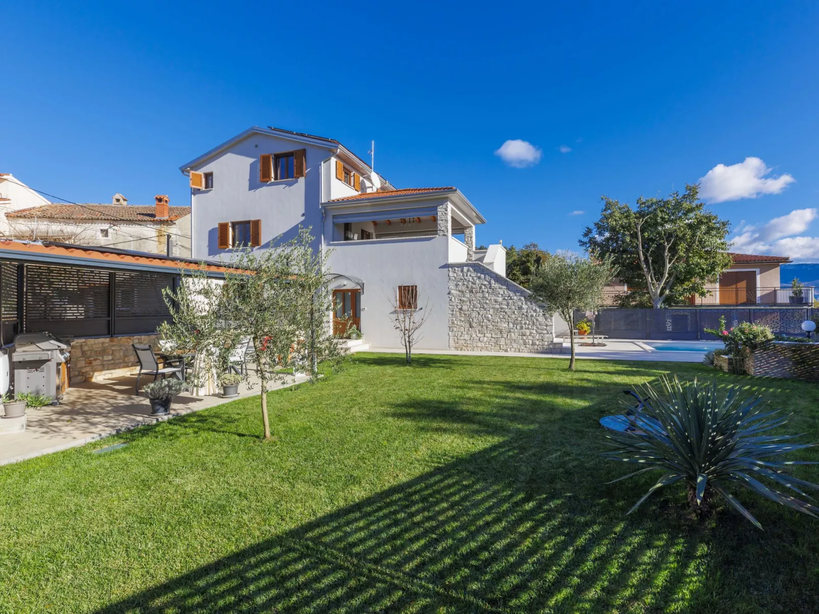 Villa Lora-Outside