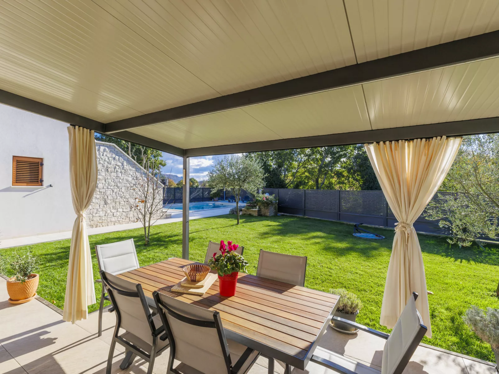 Villa Lora-Outside
