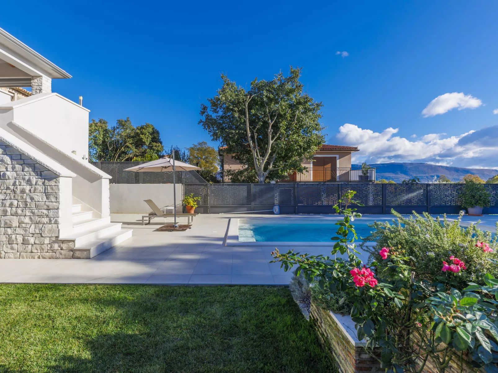 Villa Lora-Outside
