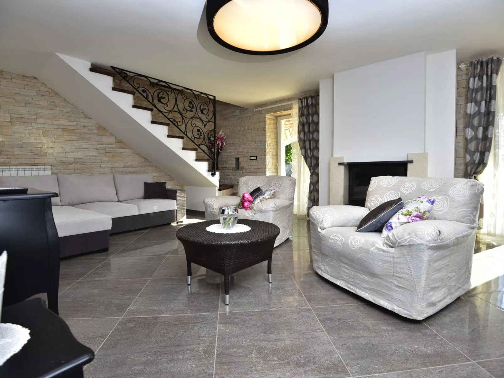 Villa Škavre-Inside