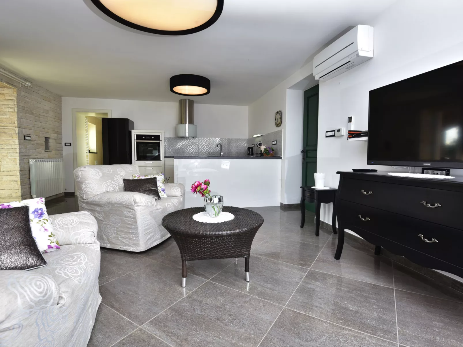 Villa Škavre-Inside