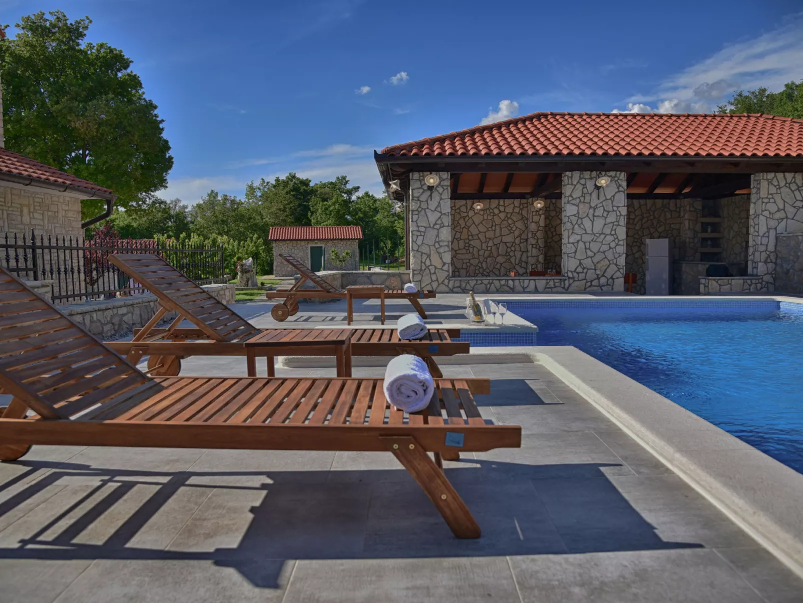 Villa Škavre-Outside