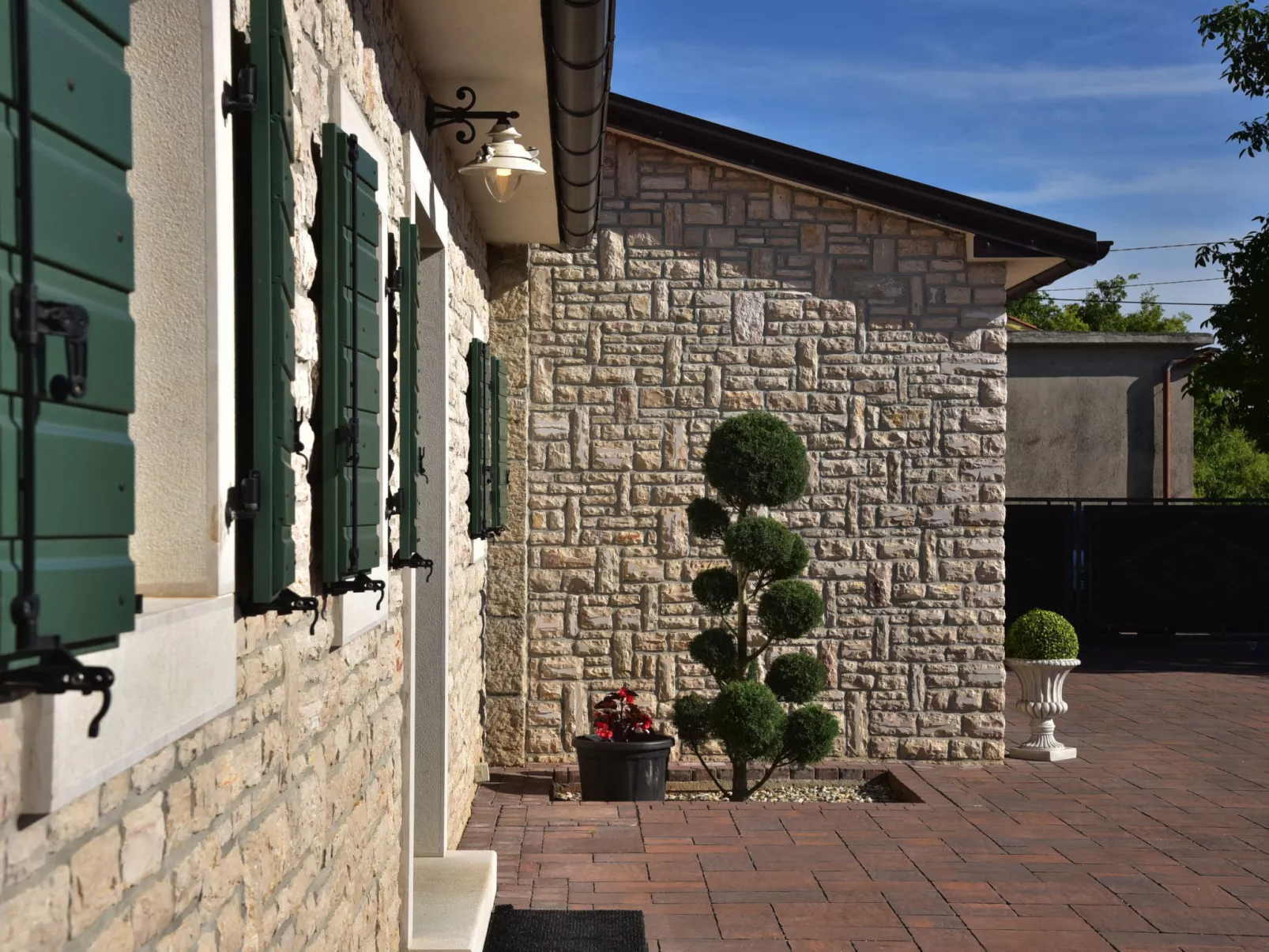 Villa Škavre-Outside
