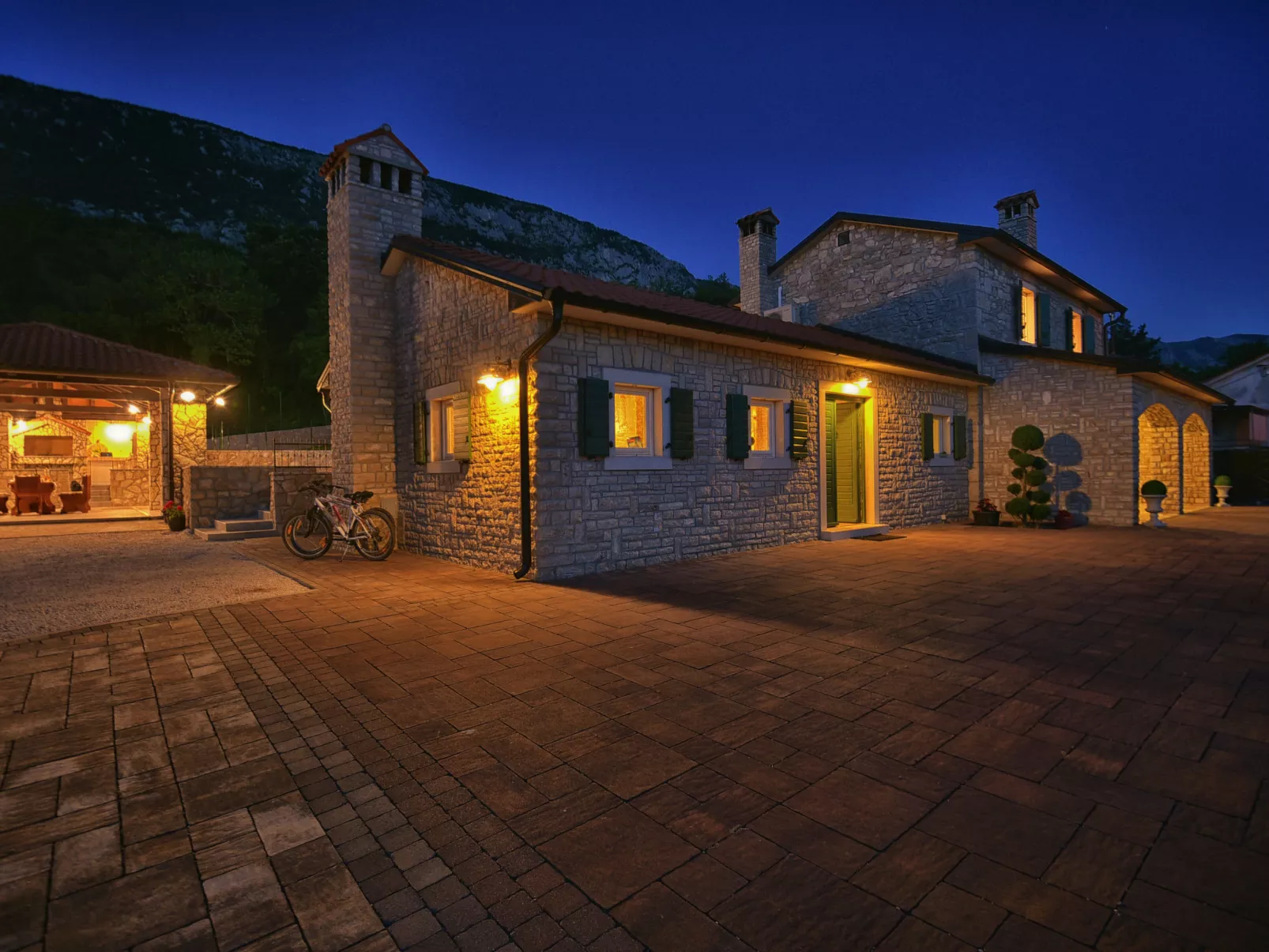 Villa Škavre-Outside