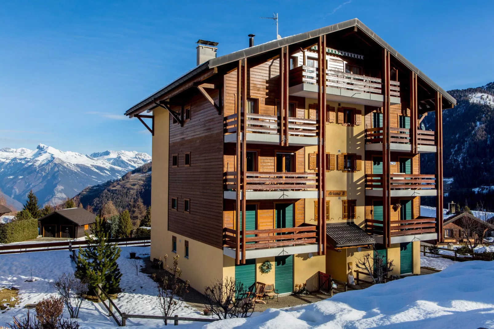 Apartment Ariana-Exterior winter