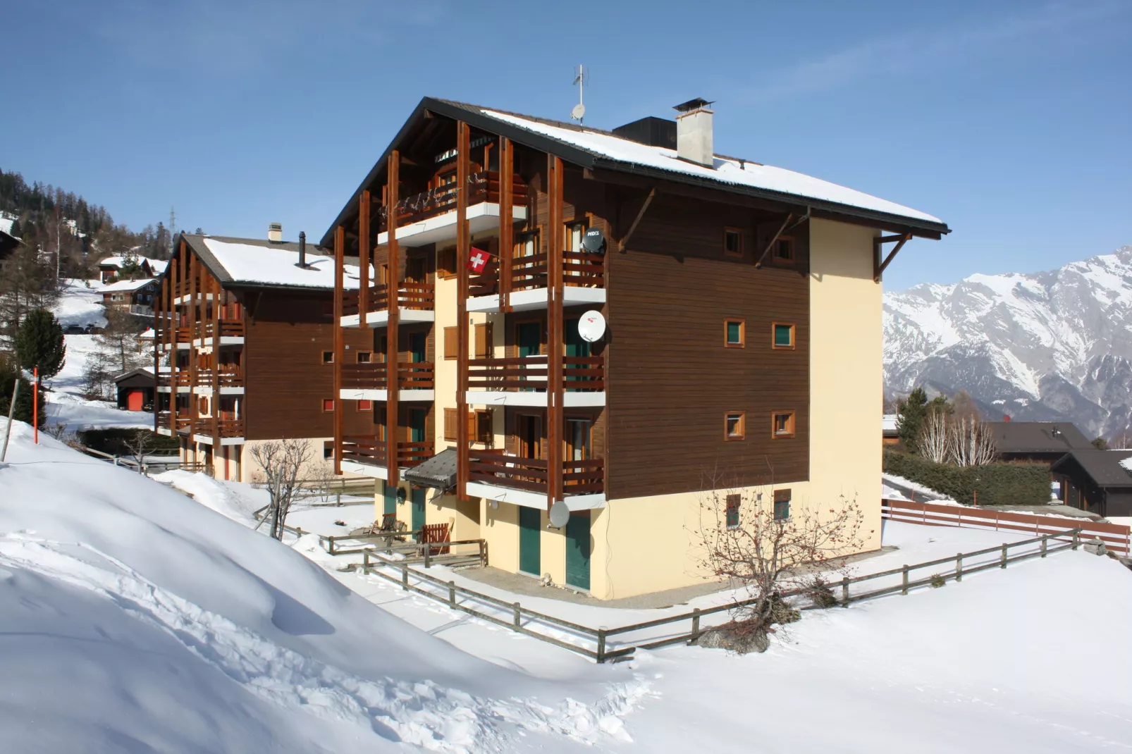 Apartment Ariana-Exterior winter