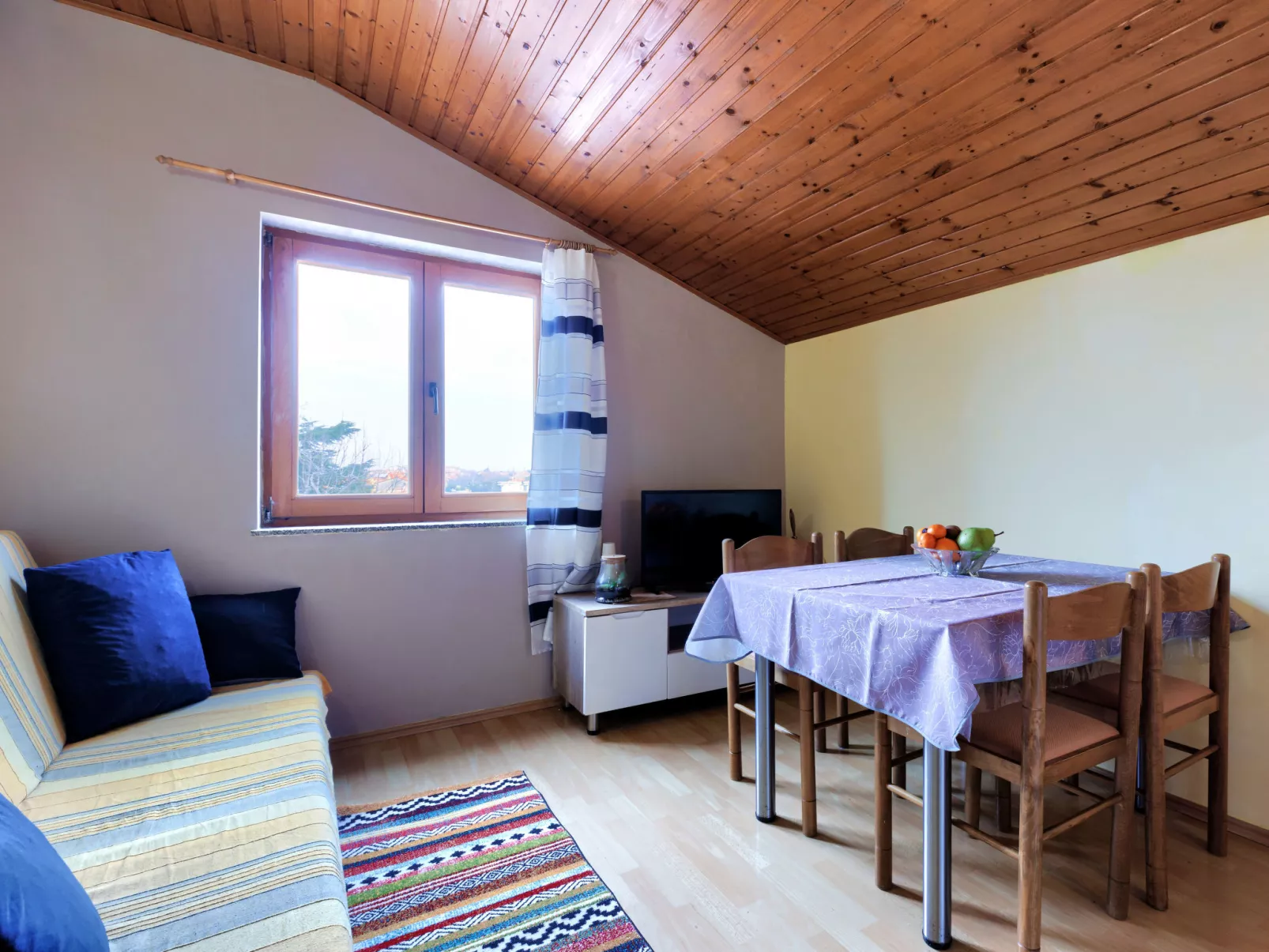 Ruža 2-Inside