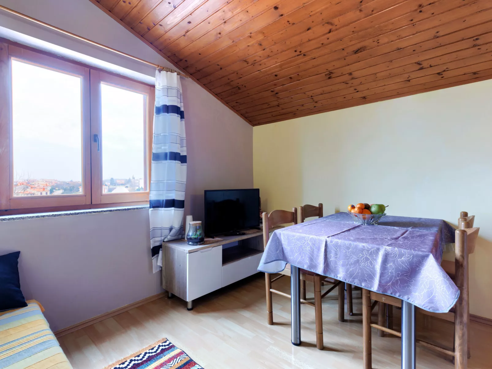 Ruža 2-Inside