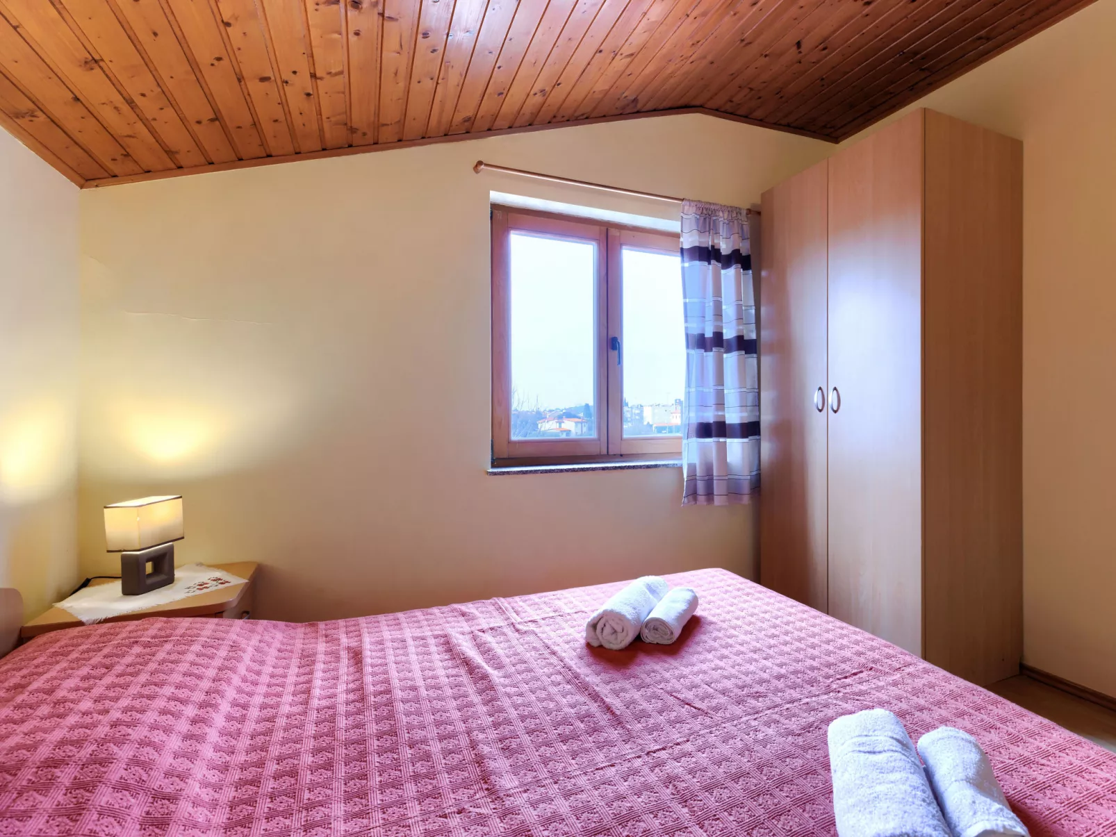 Ruža 2-Inside