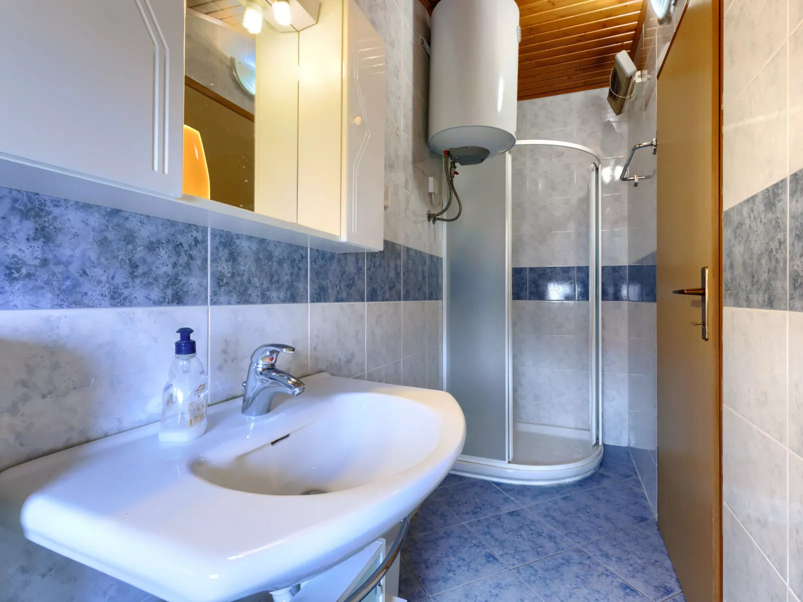 Ruža 2-Inside