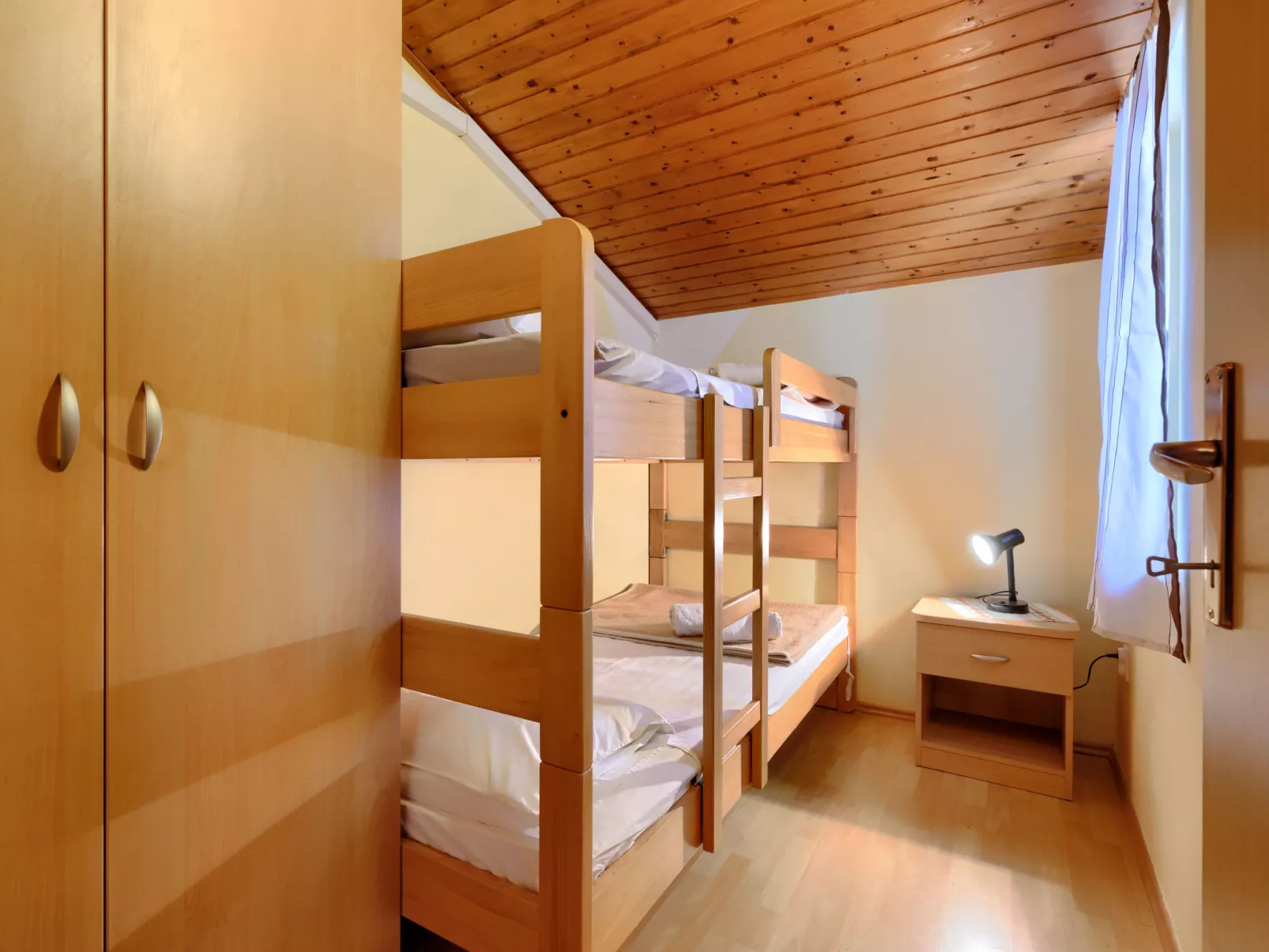 Ruža 1-Inside