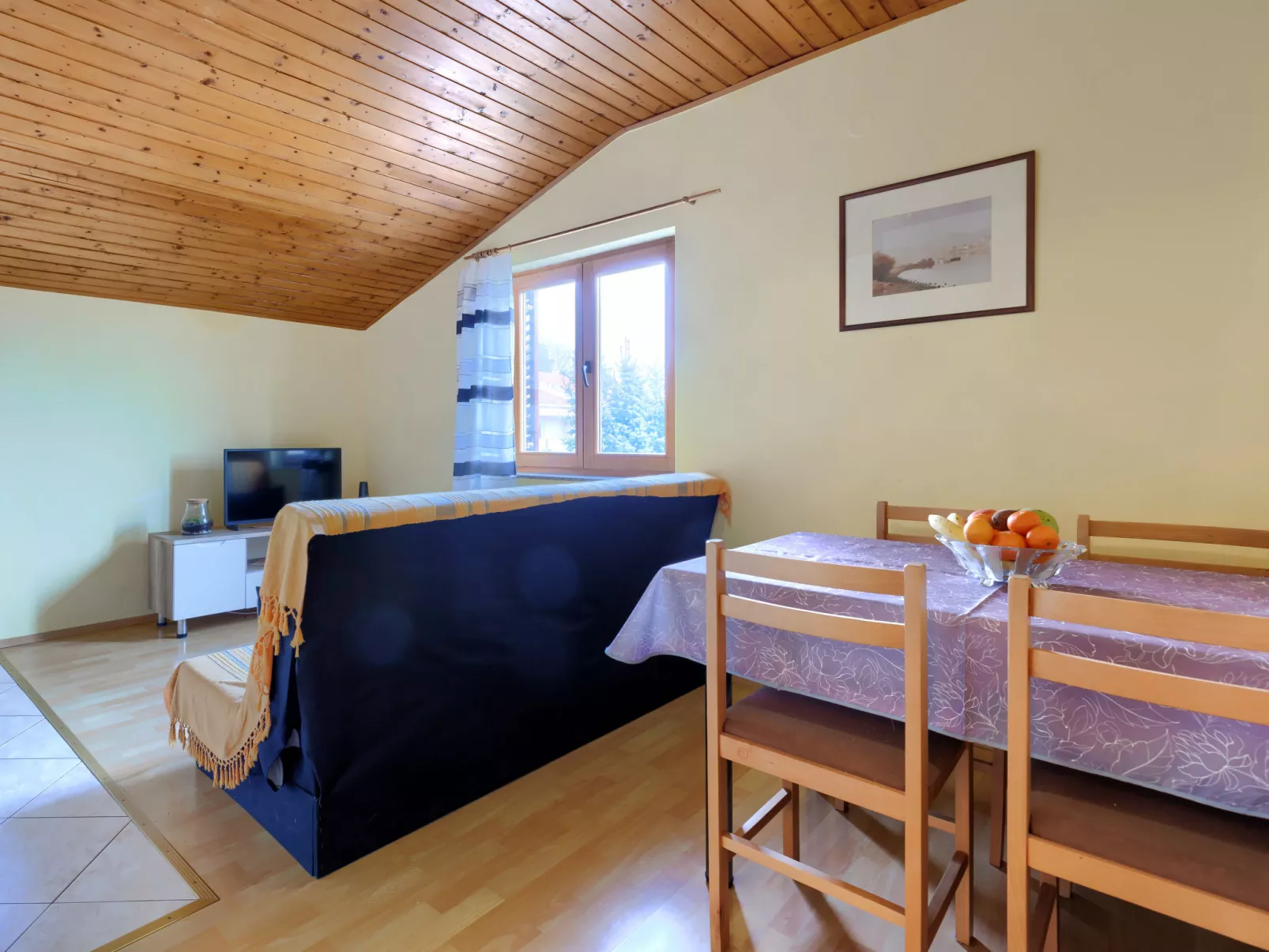 Ruža 1-Inside