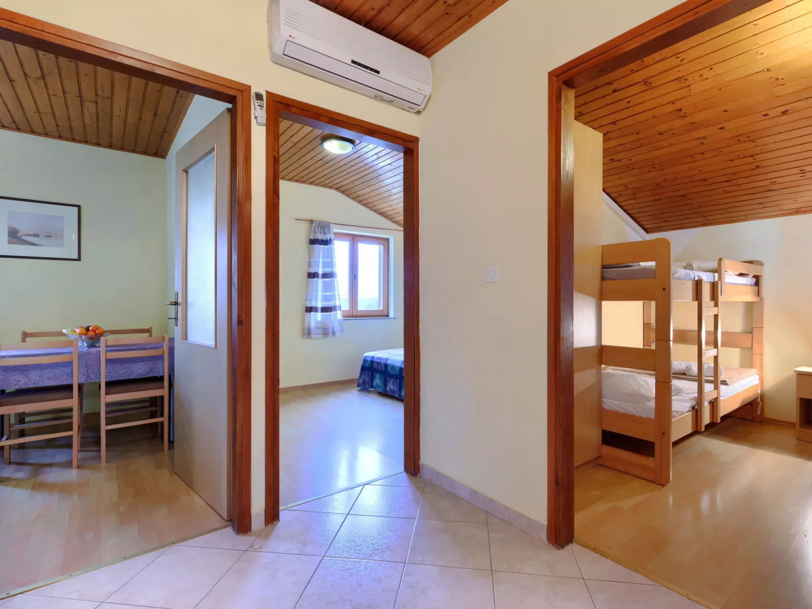 Ruža 1-Inside