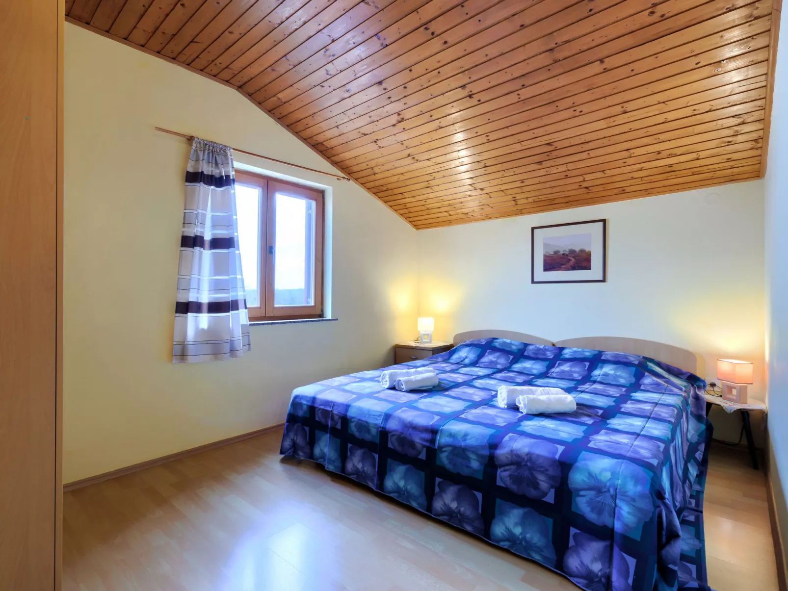 Ruža 1-Inside