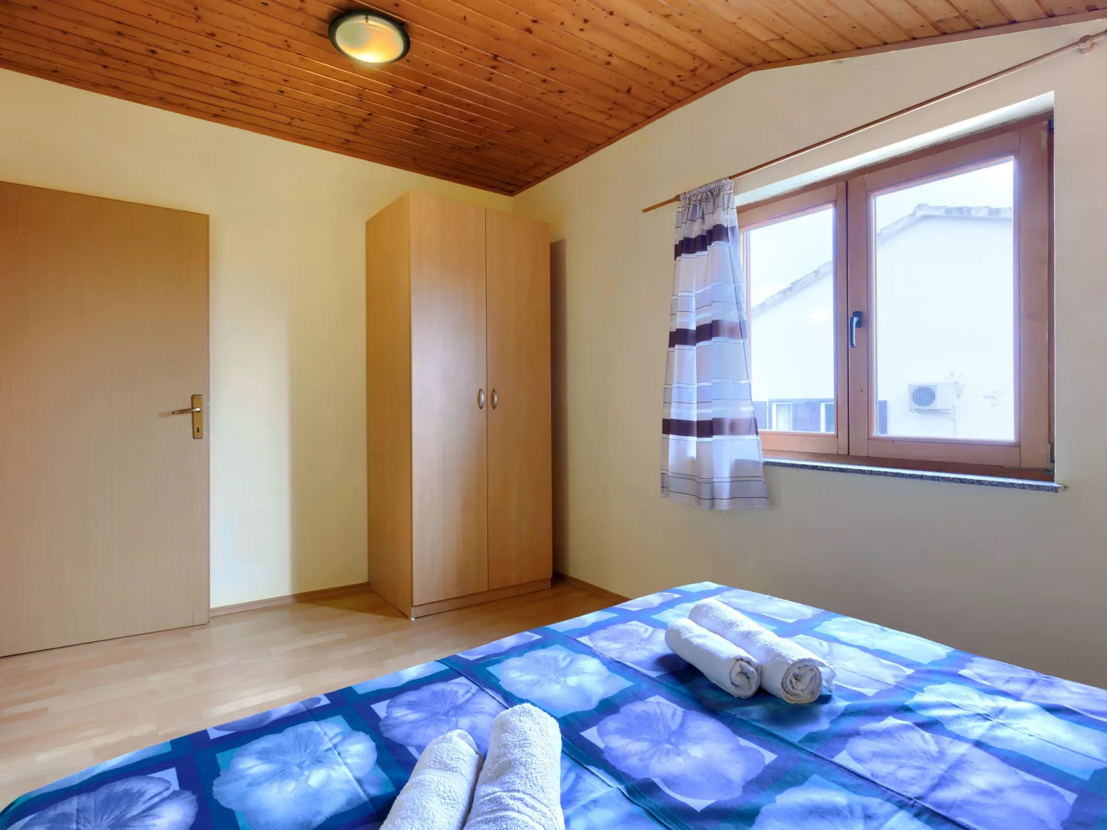 Ruža 1-Inside