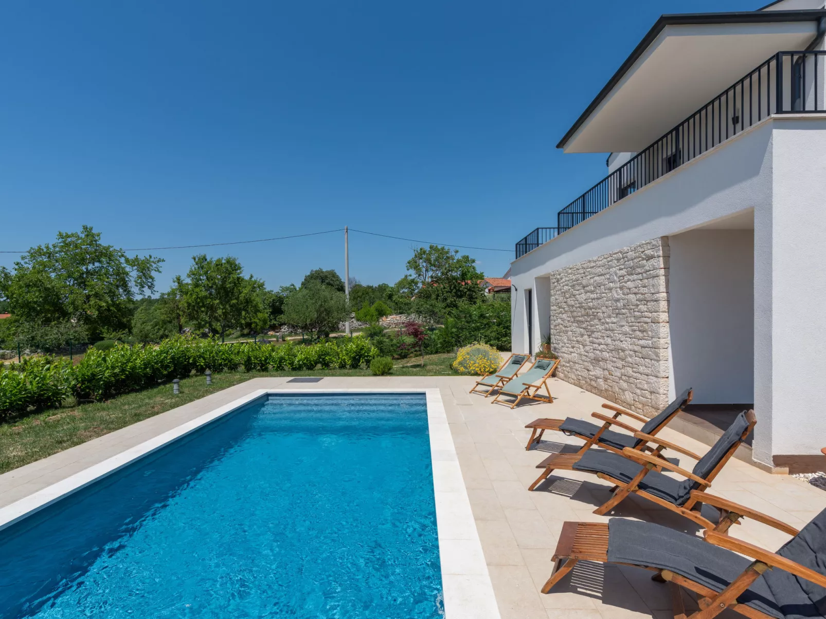 Villa Tola-Outside