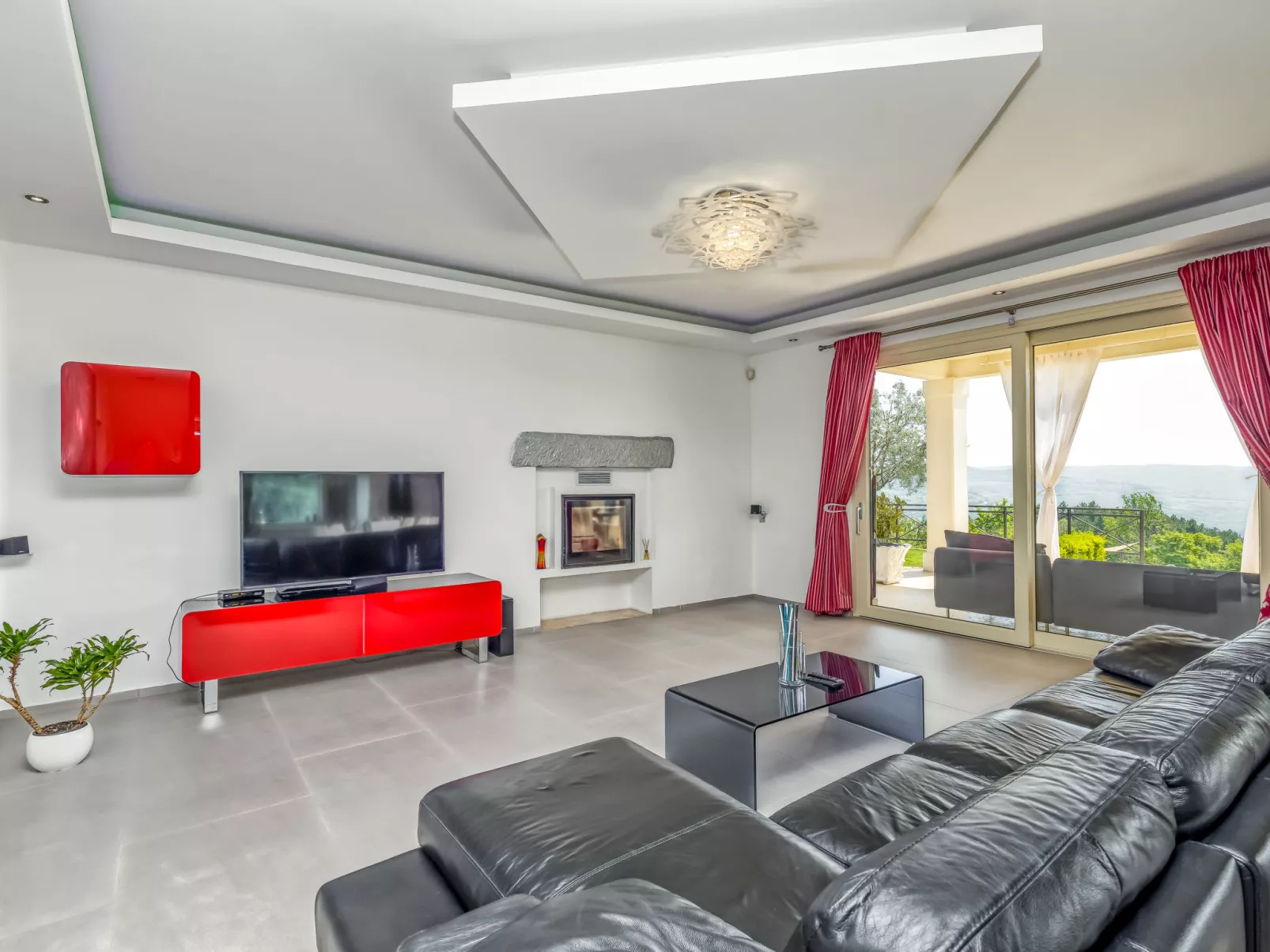 Villa Over the Hilltop-Inside