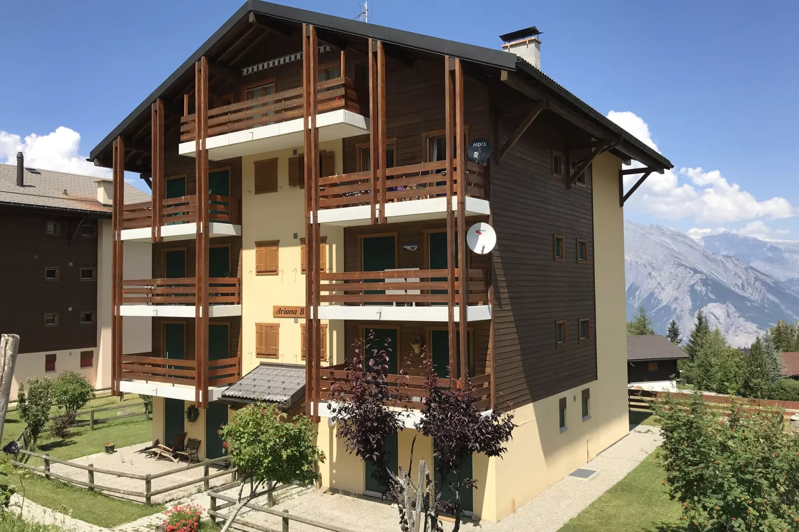 Apartment Ariana-Exterior summer