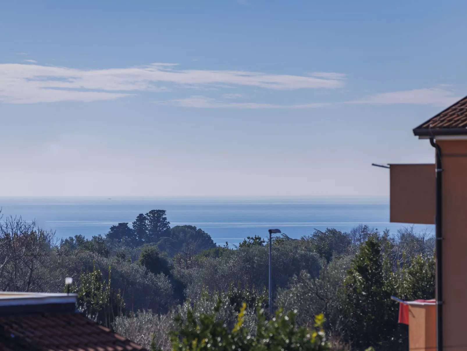 La Mar 1-Outside