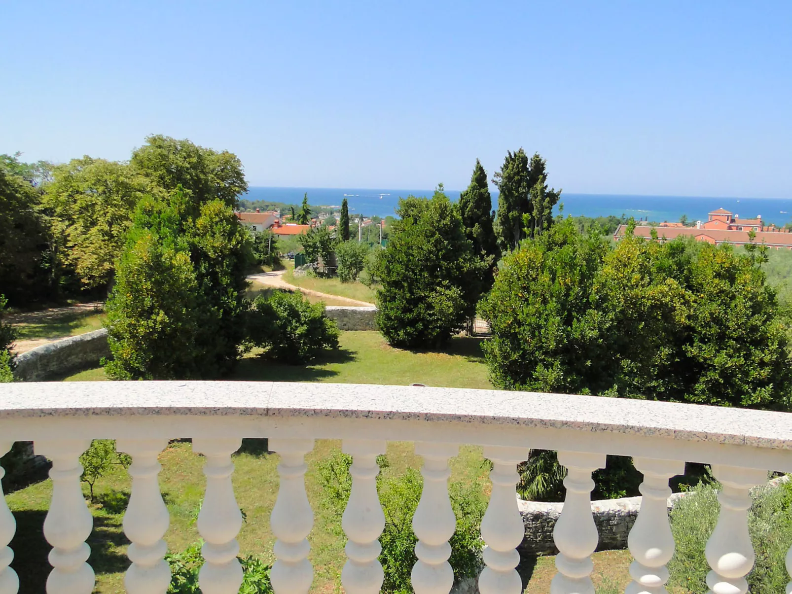 Villa Maran-Outside