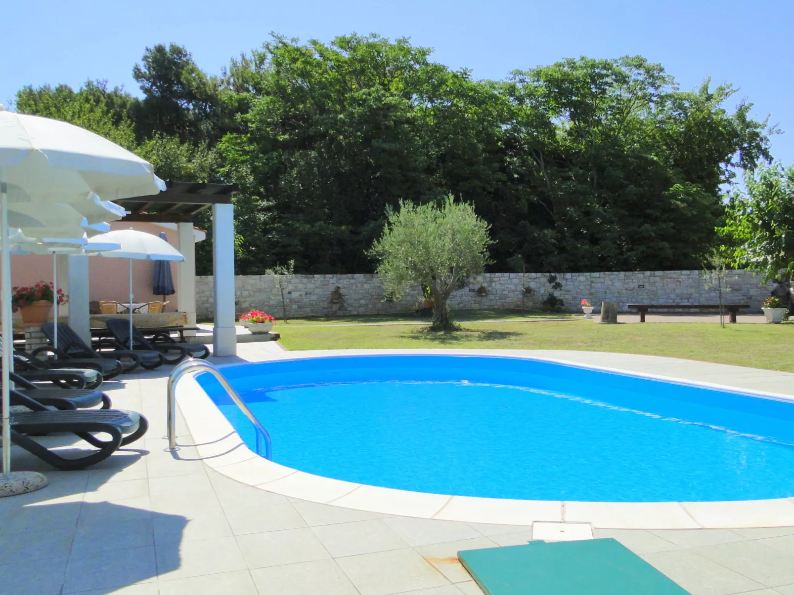 Villa Maran-Outside