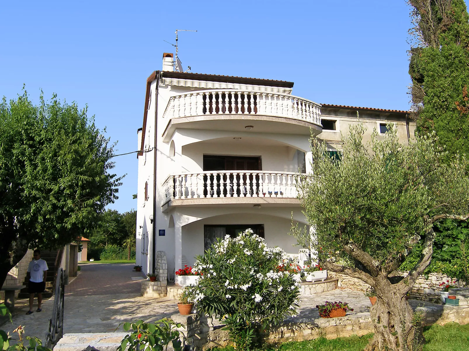 Villa Maran-Outside
