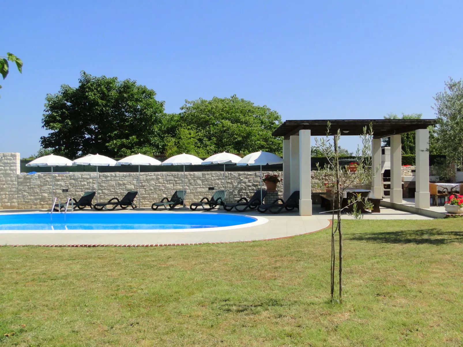 Villa Maran-Outside