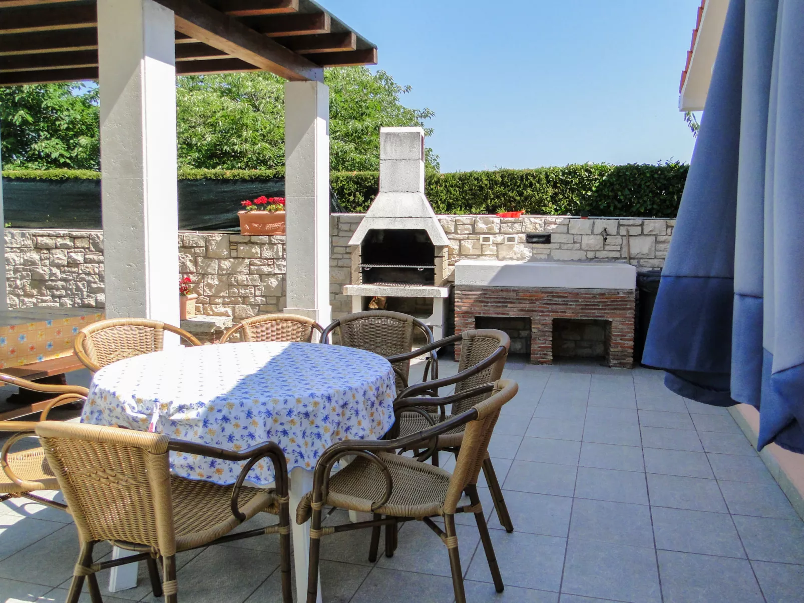 Villa Maran-Outside