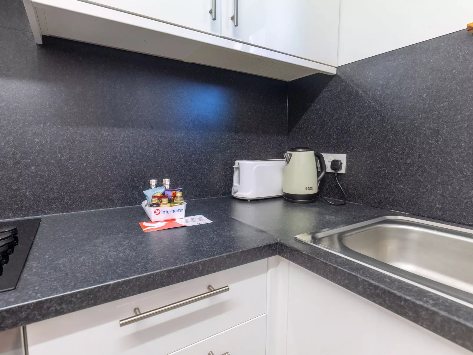Towerhill Apartment-Dedans