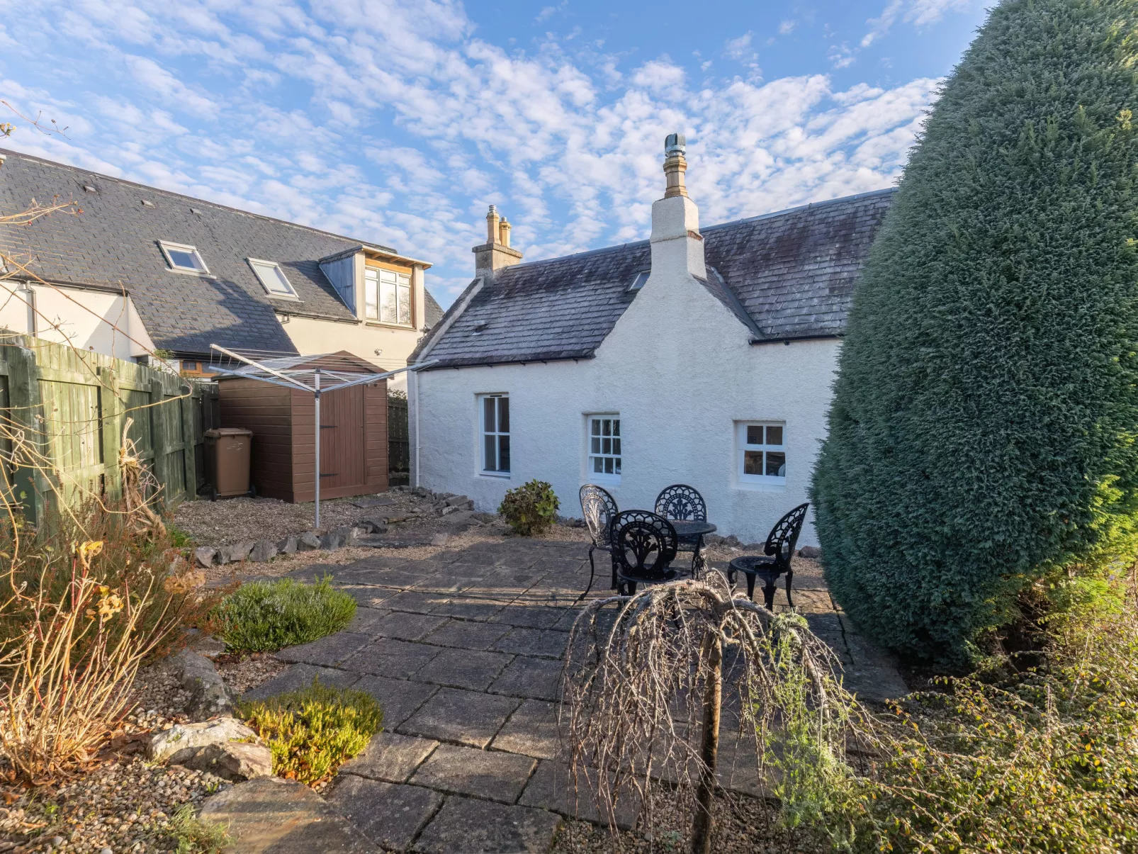 Old Lodge-Outside