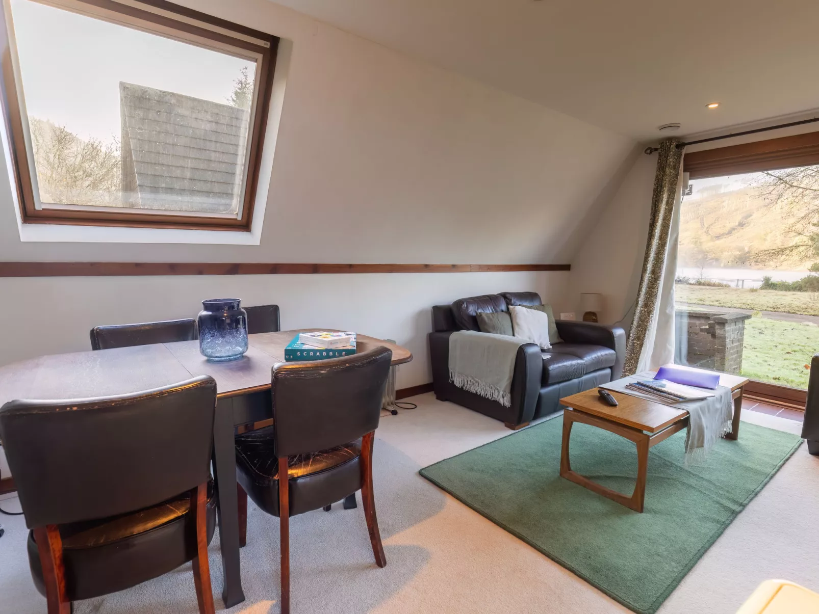Caledonia Lodge-Inside