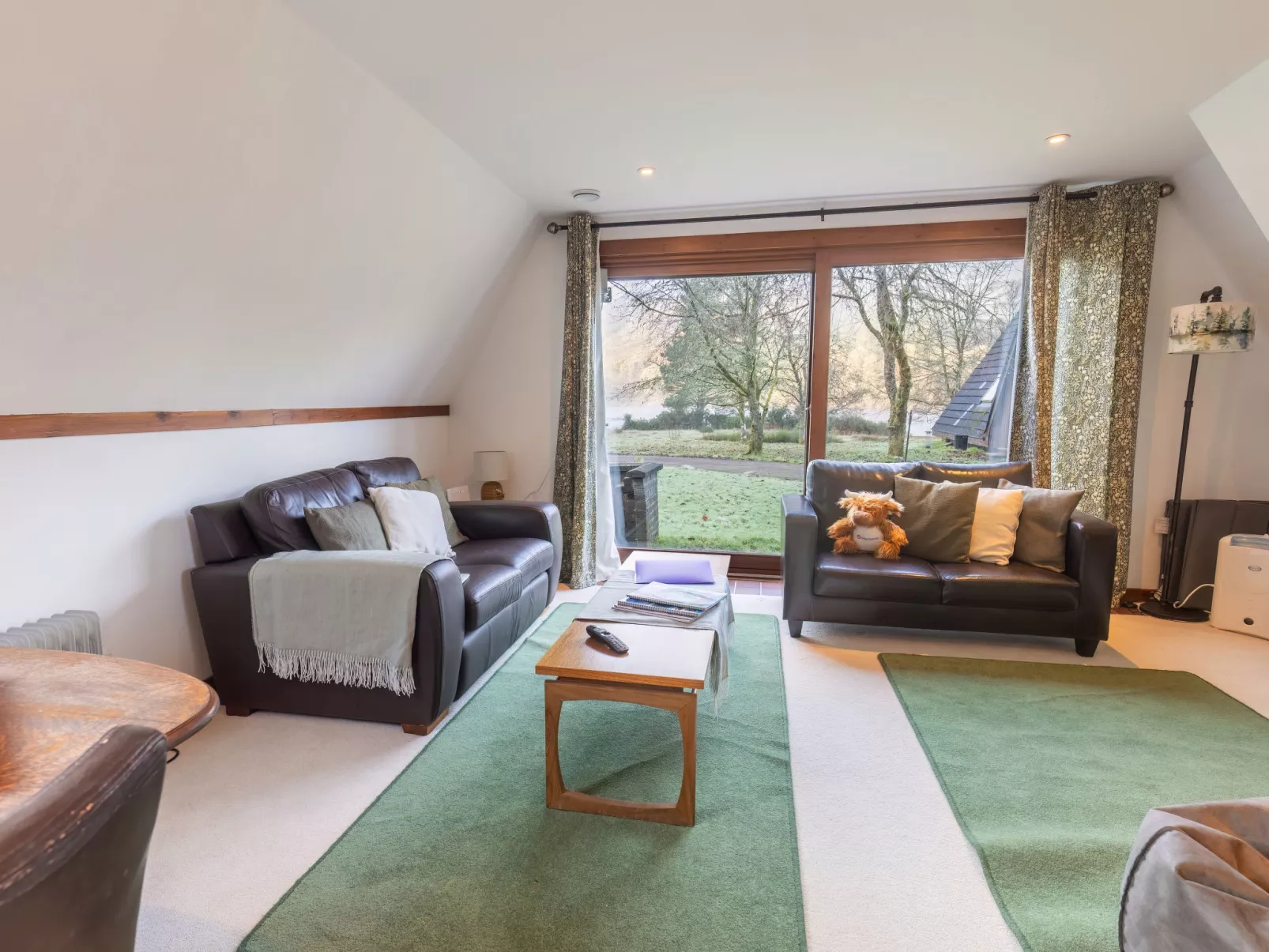 Caledonia Lodge-Inside