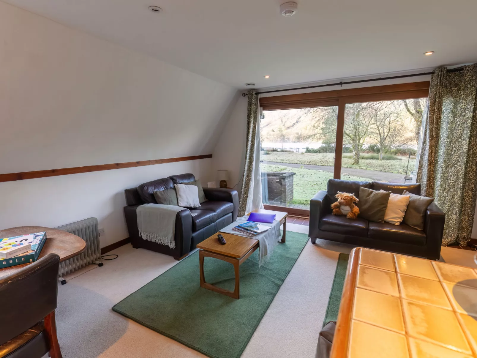 Caledonia Lodge-Inside