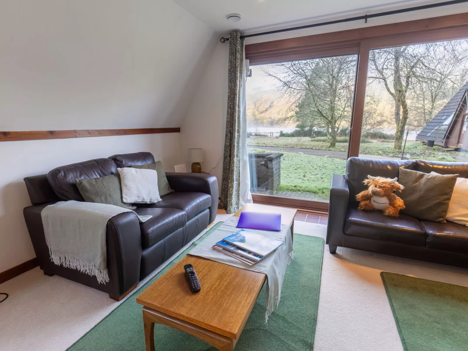 Caledonia Lodge-Inside