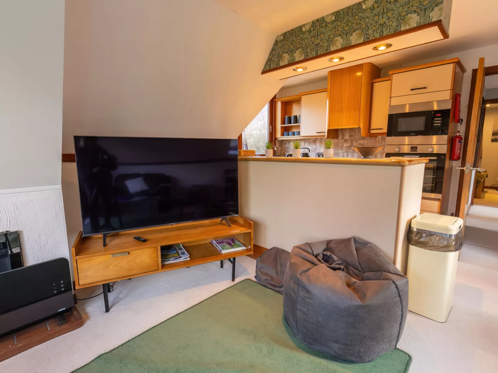 Caledonia Lodge-Inside