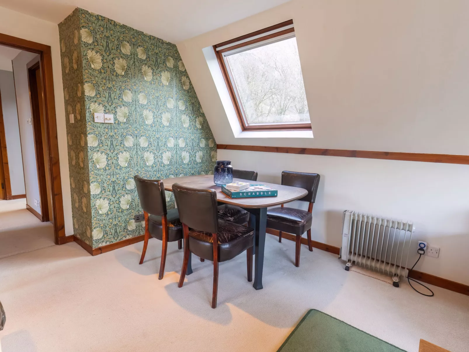Caledonia Lodge-Inside