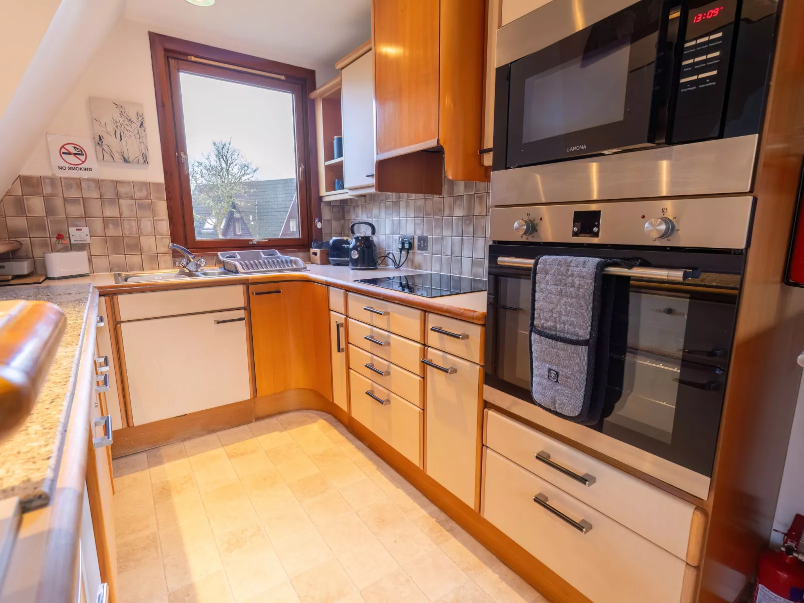 Caledonia Lodge-Inside