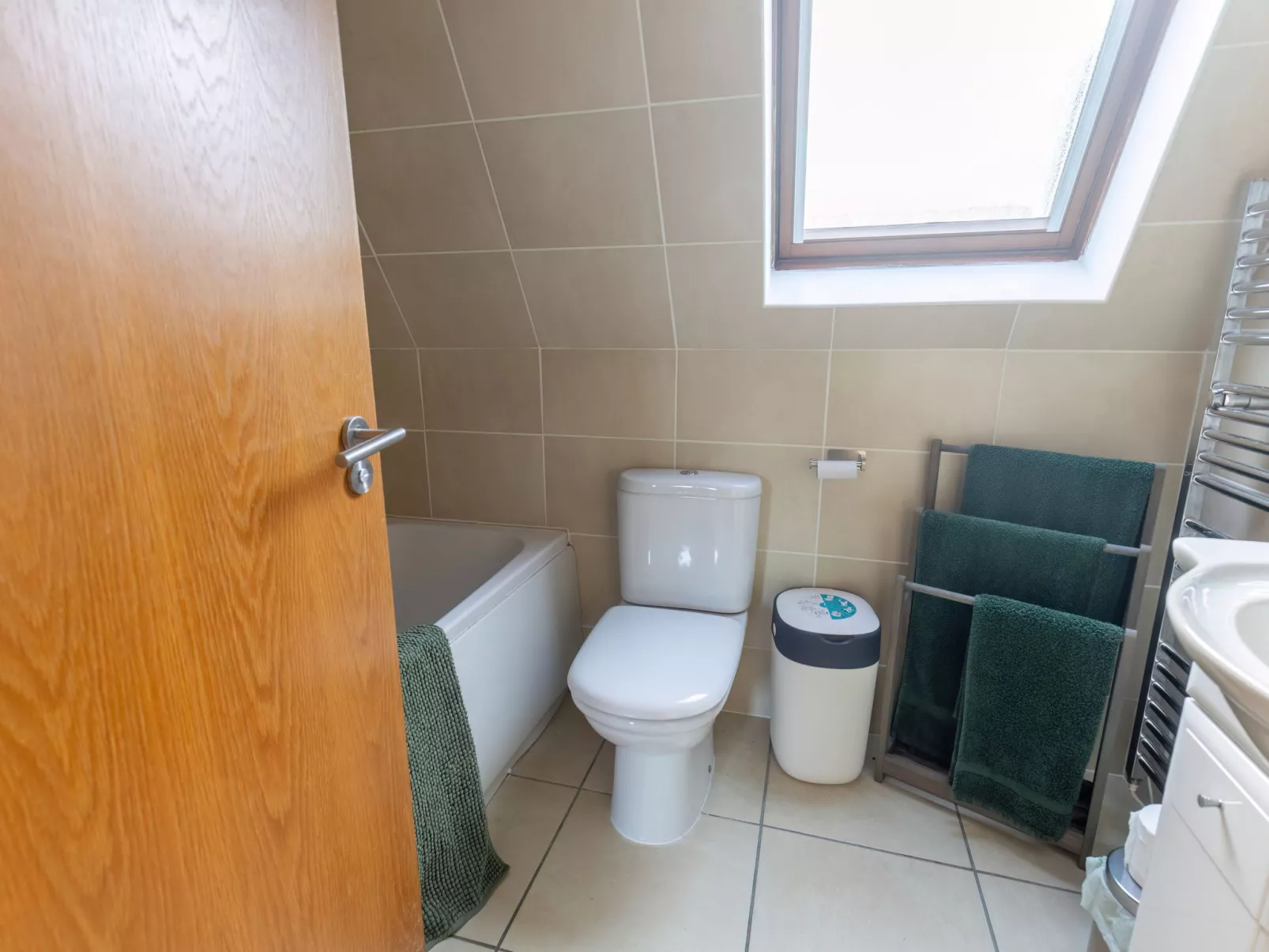 Caledonia Lodge-Inside