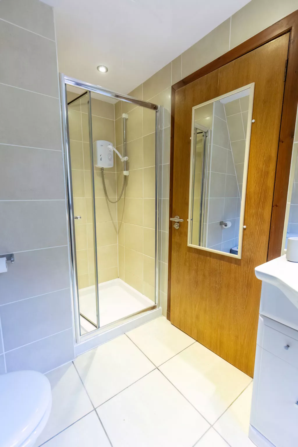 Caledonia Lodge-Inside