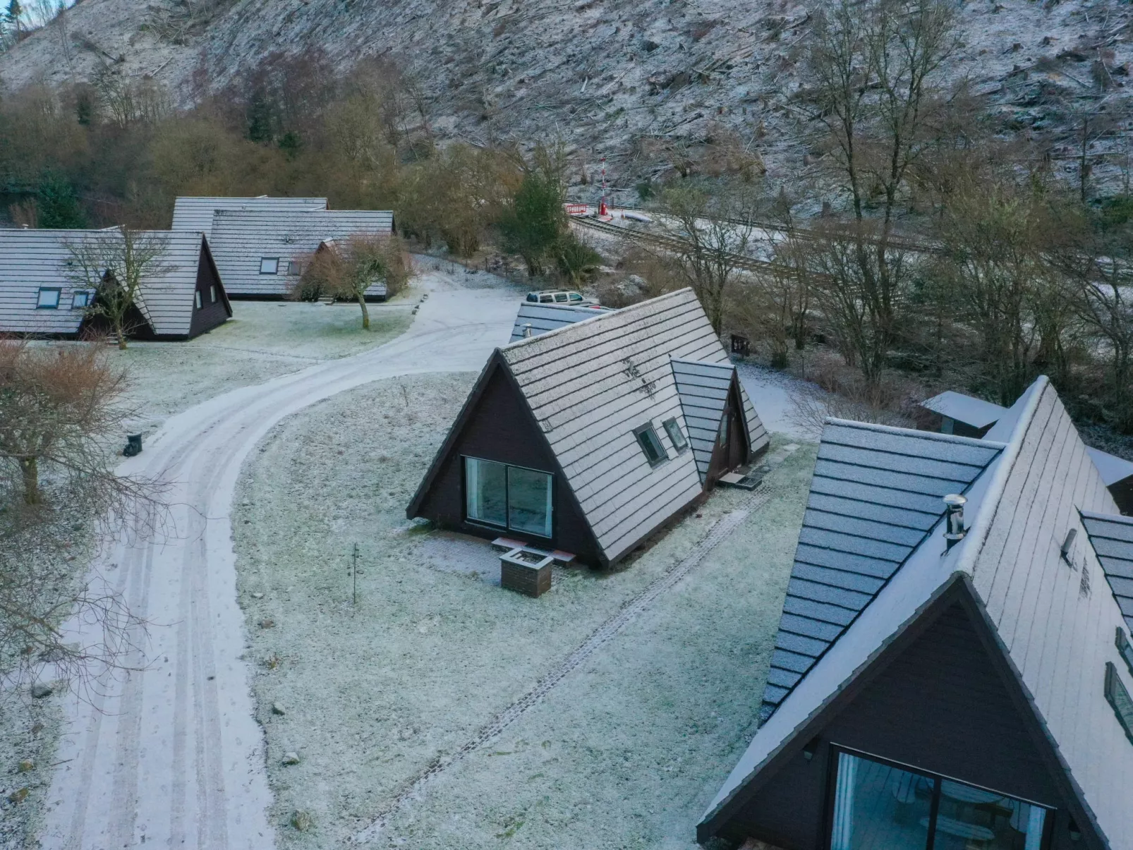 Caledonia Lodge-Outside