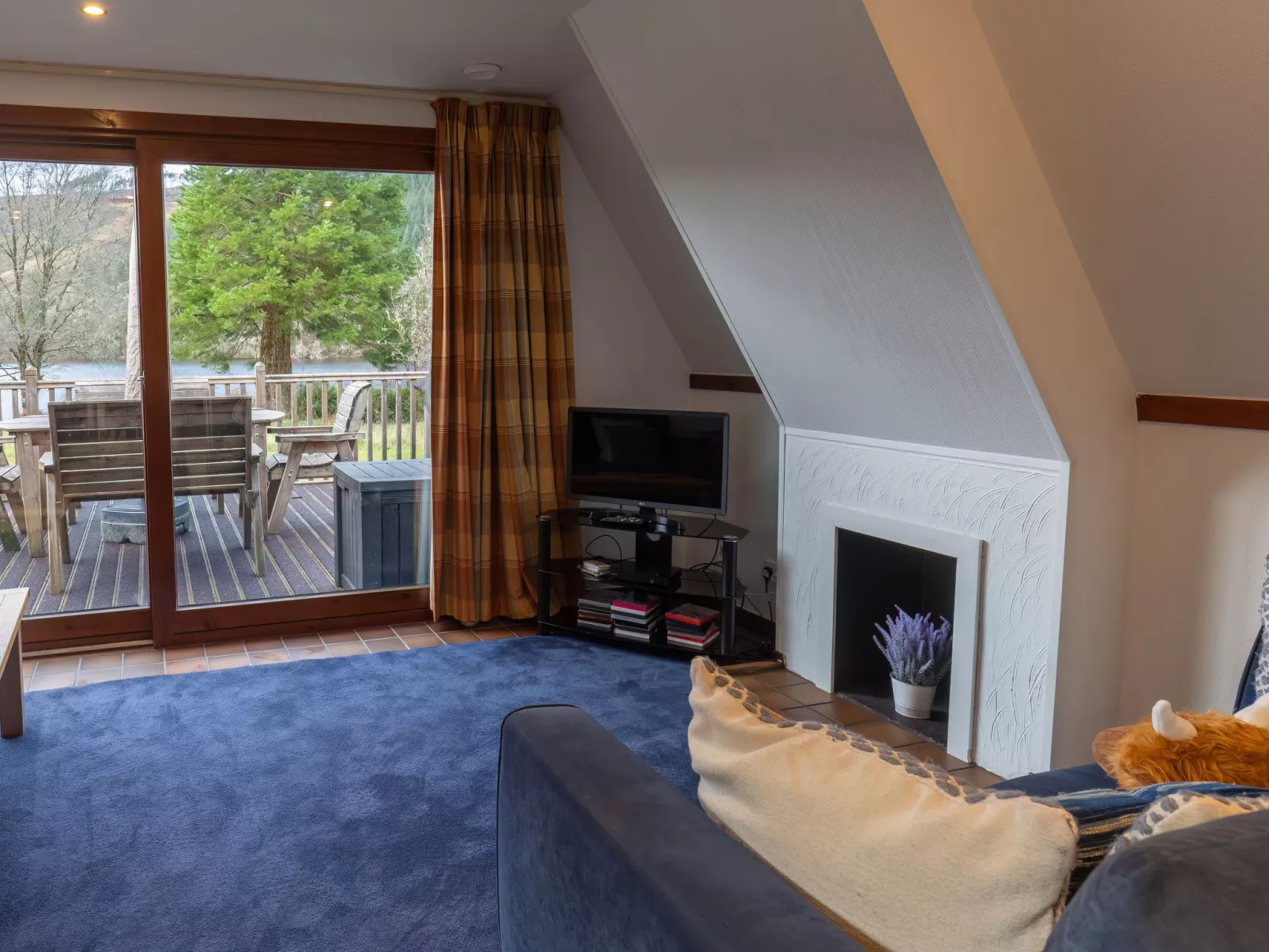 Ardlui Lodge-Inside