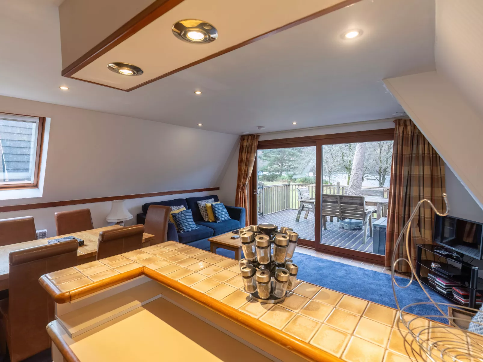 Ardlui Lodge-Inside