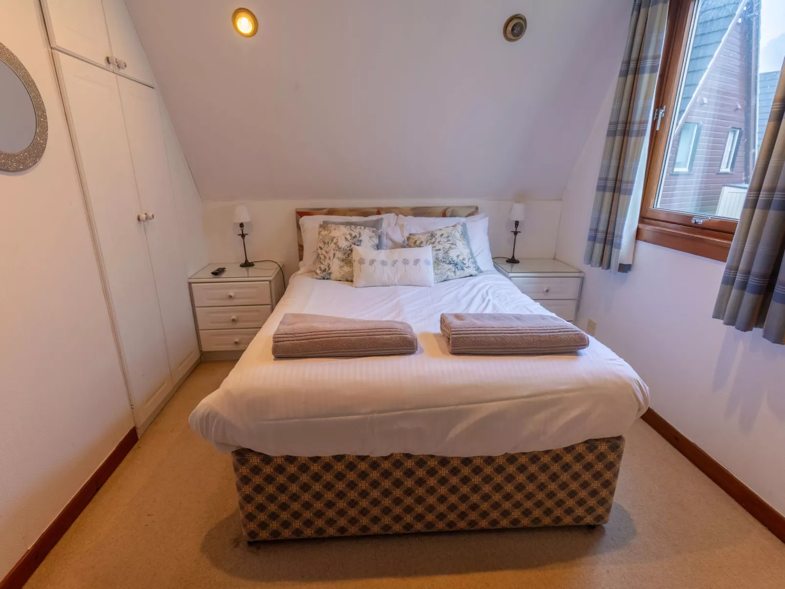 Ardlui Lodge-Inside