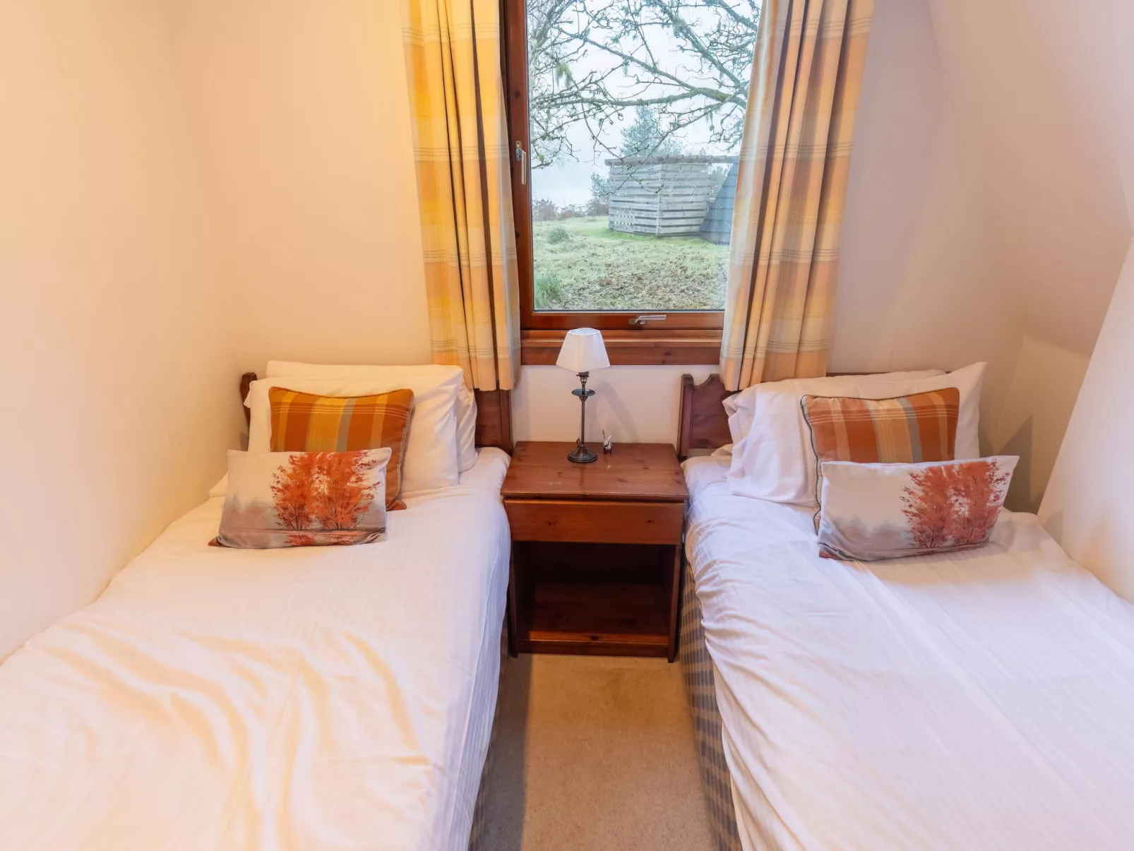 Ardlui Lodge-Inside