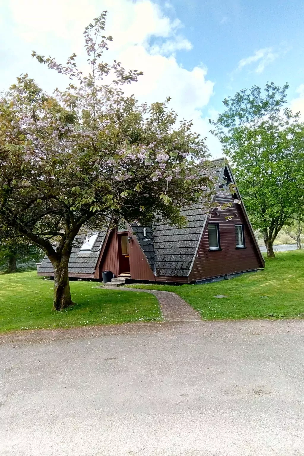 Ardlui Lodge-Outside