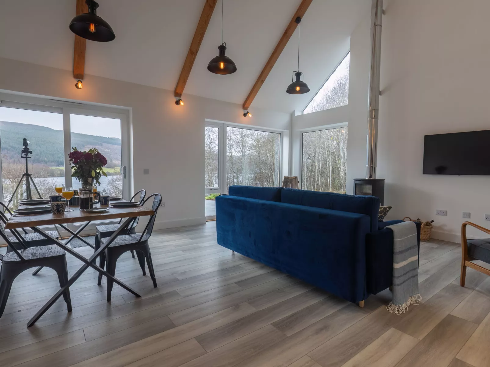 Loch View-Inside